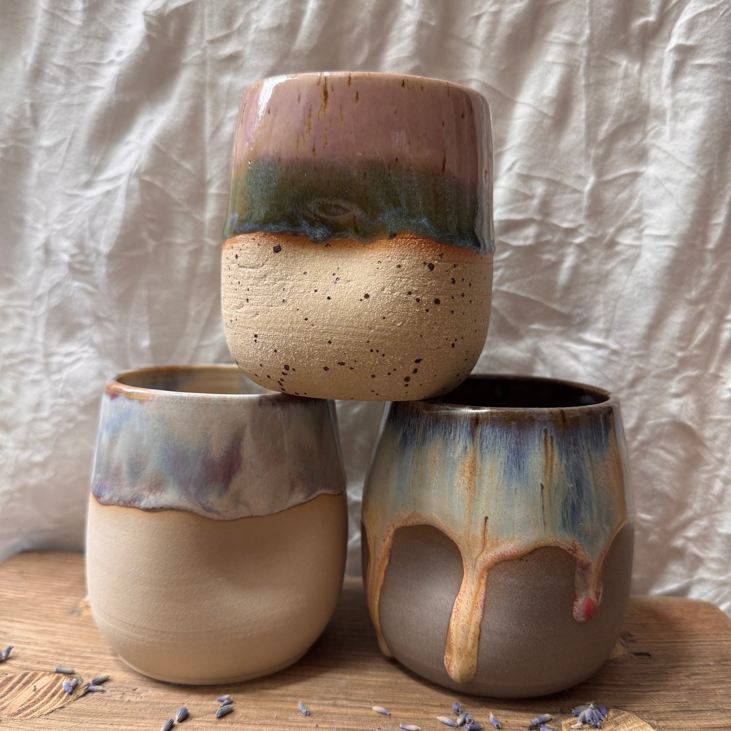 Becher mit Daumenmulde