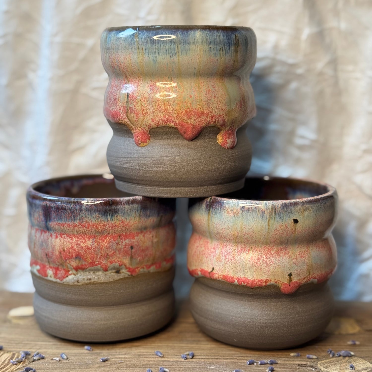 Becher mit Wellenform